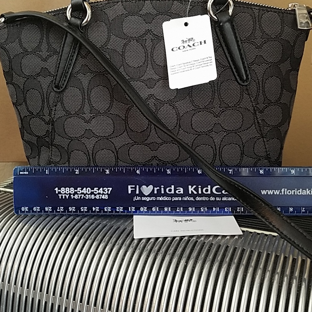 NWT- COACH BLCK SIGNATURE CANVAS CROSSBODY GIFTSET - Picture 4 of 6